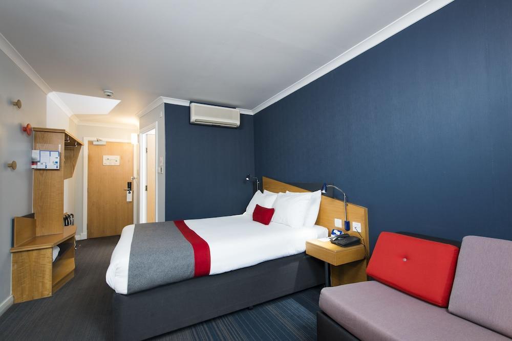 Holiday Inn Express Stirling By Ihg Exterior photo