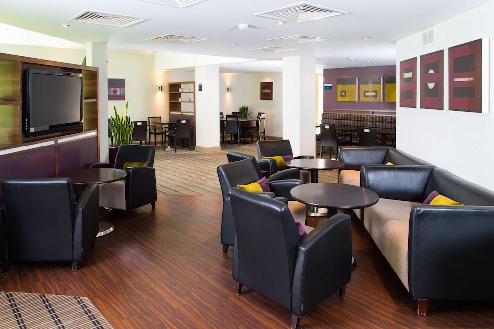 Holiday Inn Express Stirling By Ihg Exterior photo