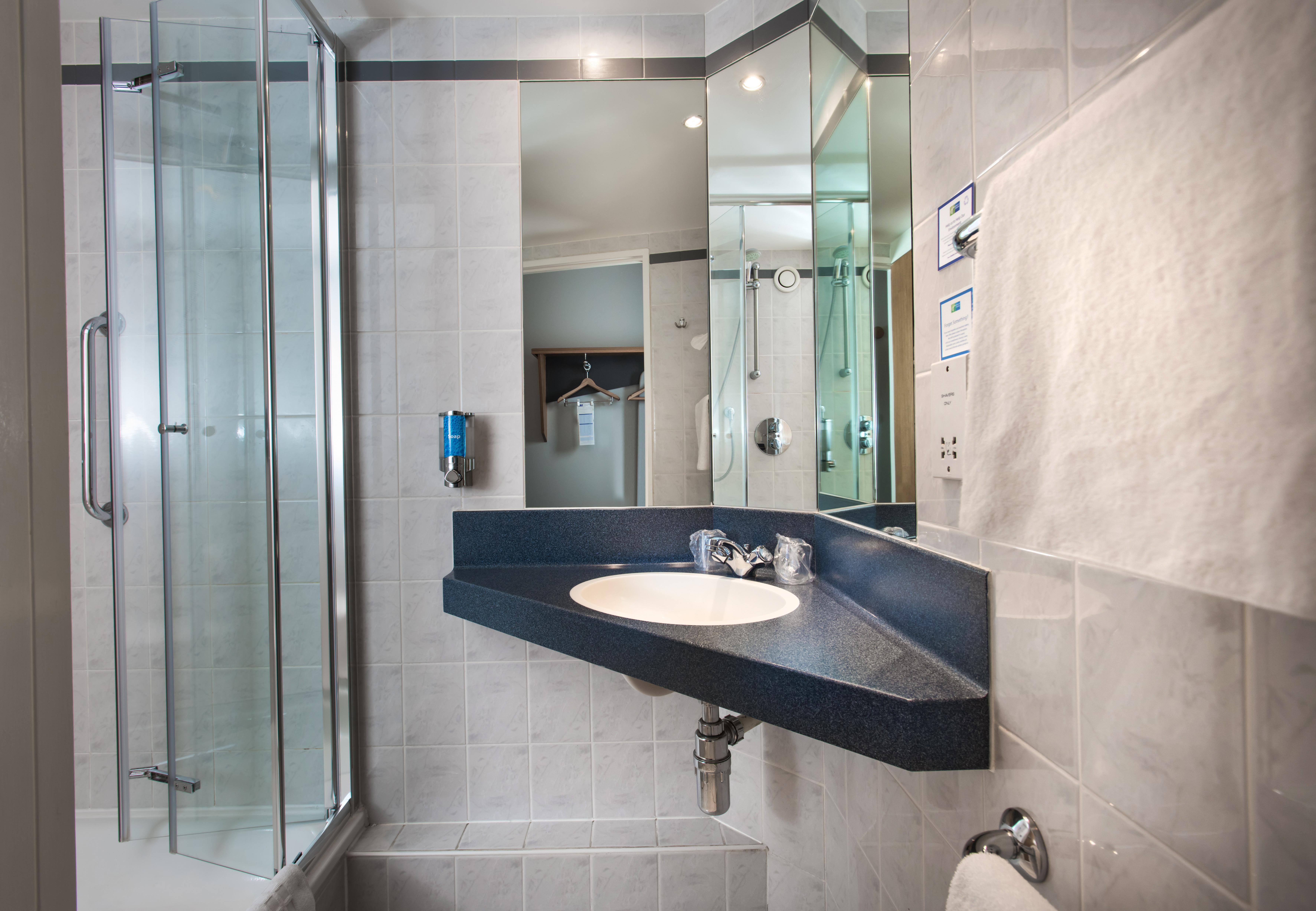 Holiday Inn Express Stirling By Ihg Exterior photo