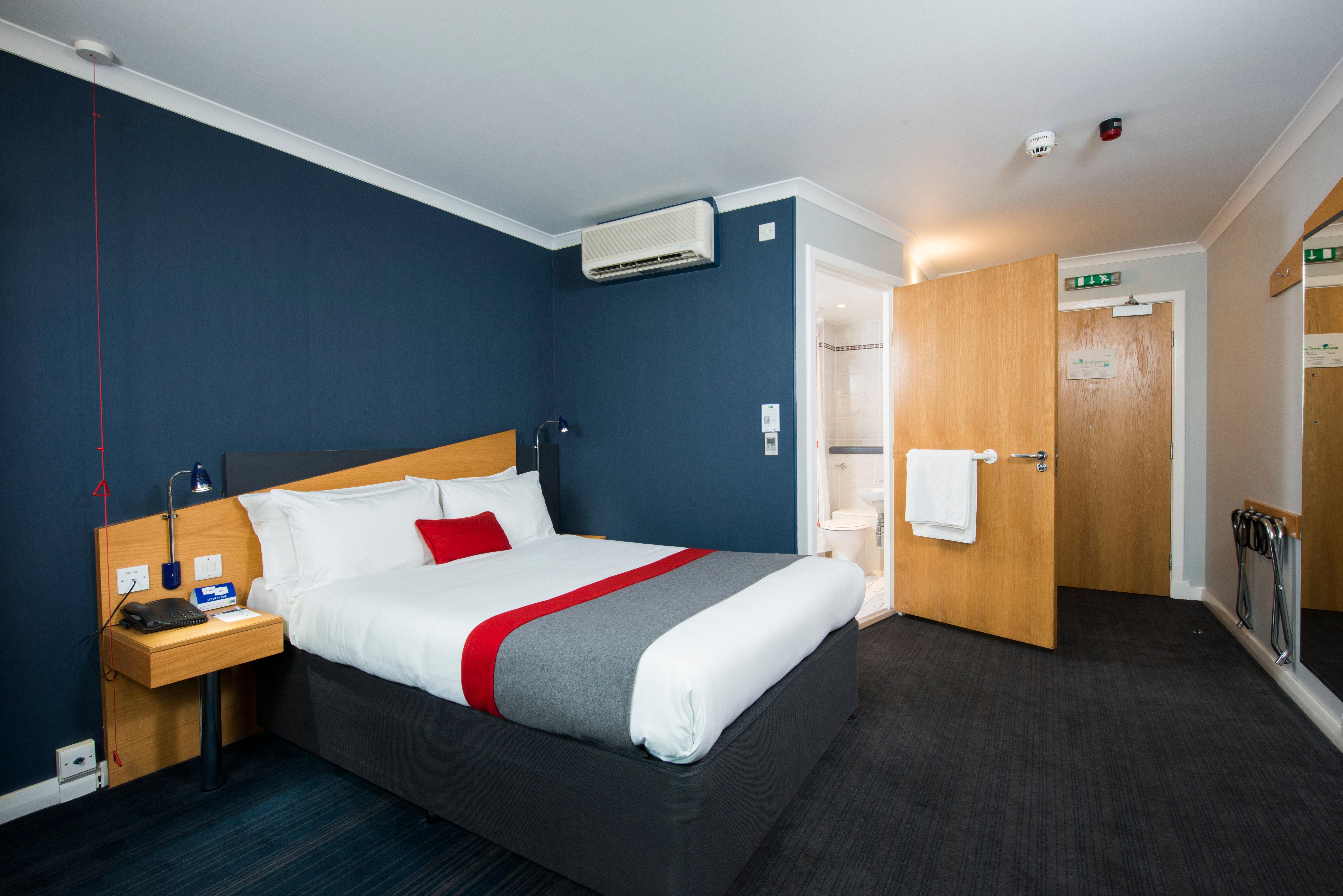 Holiday Inn Express Stirling By Ihg Exterior photo