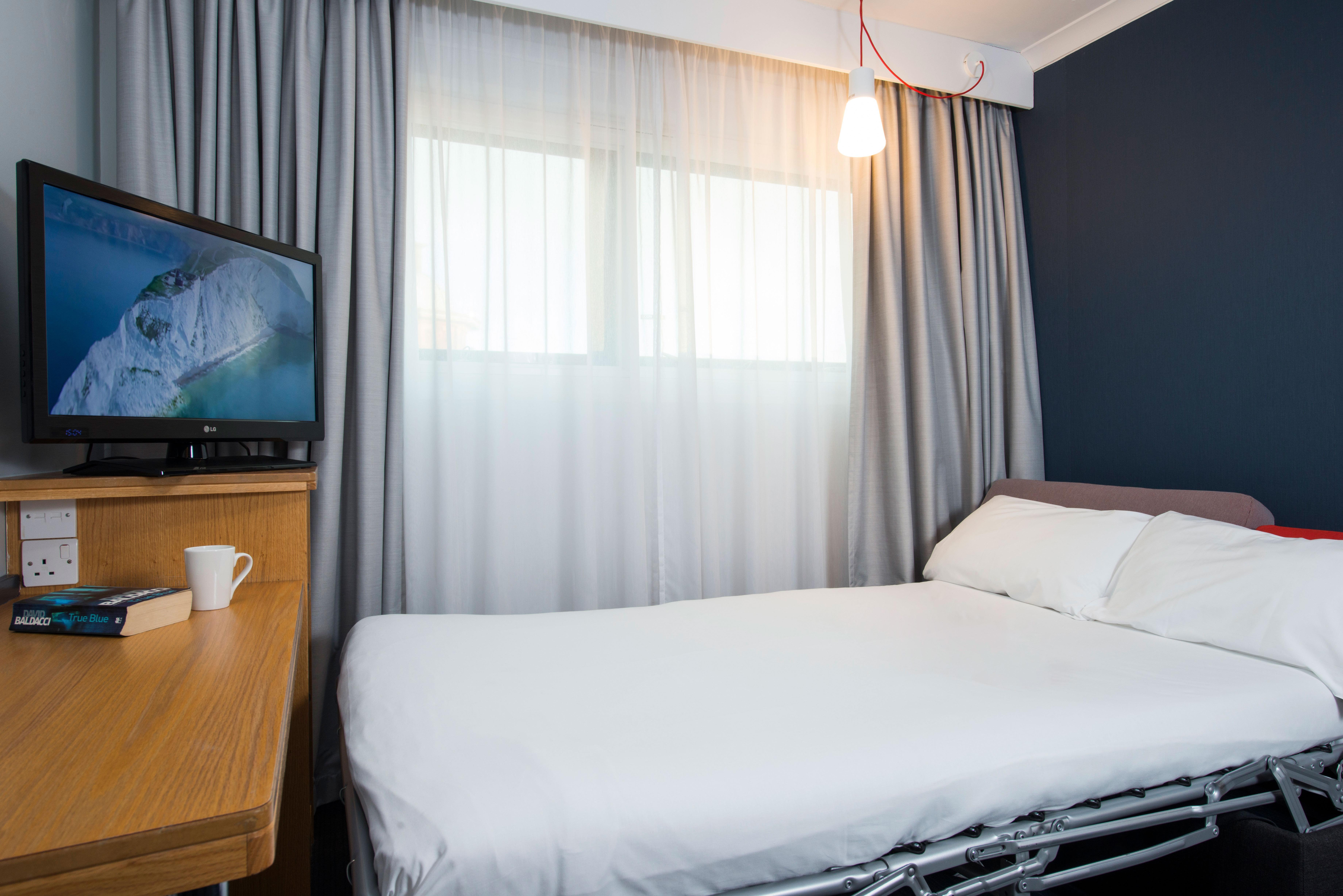 Holiday Inn Express Stirling By Ihg Exterior photo