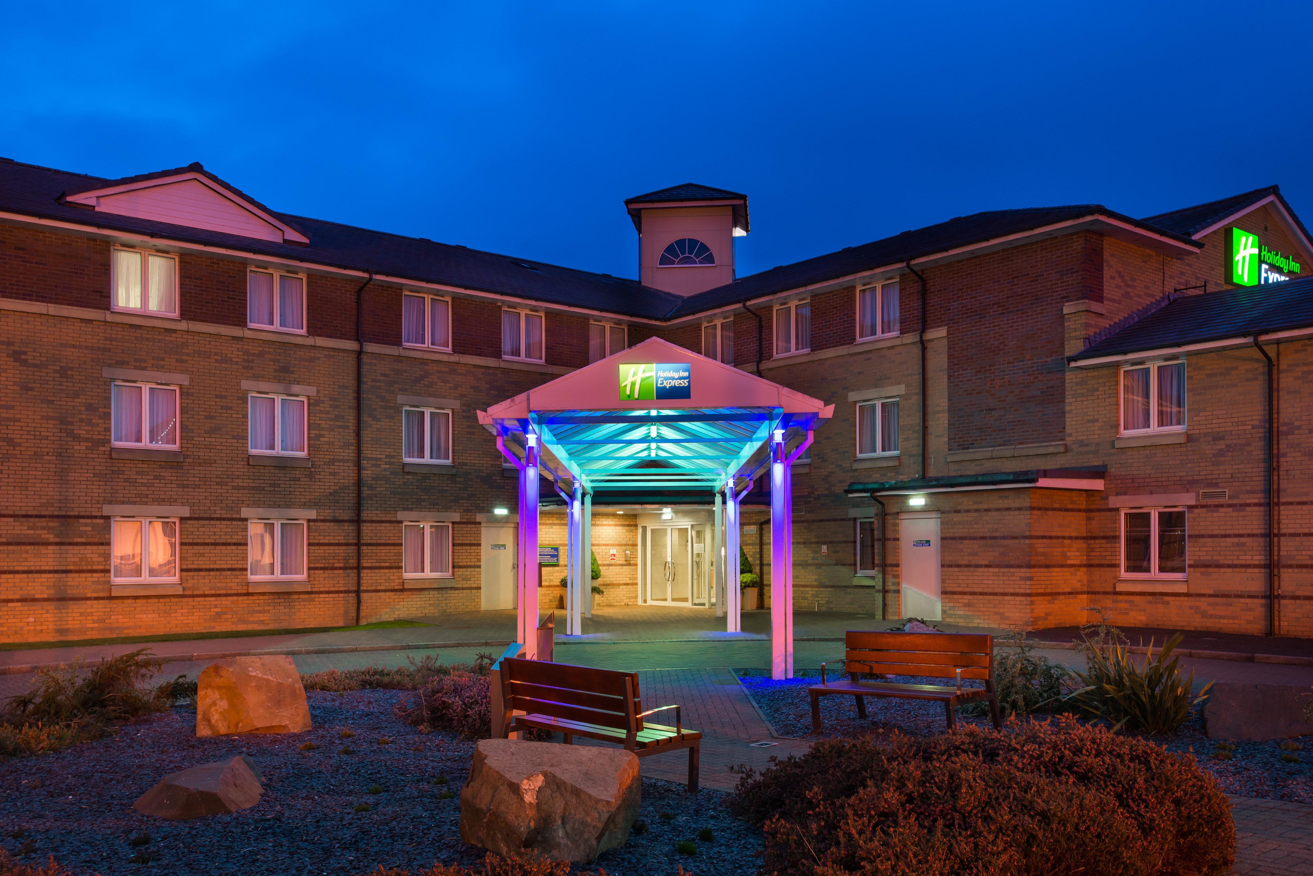 Holiday Inn Express Stirling By Ihg Exterior photo