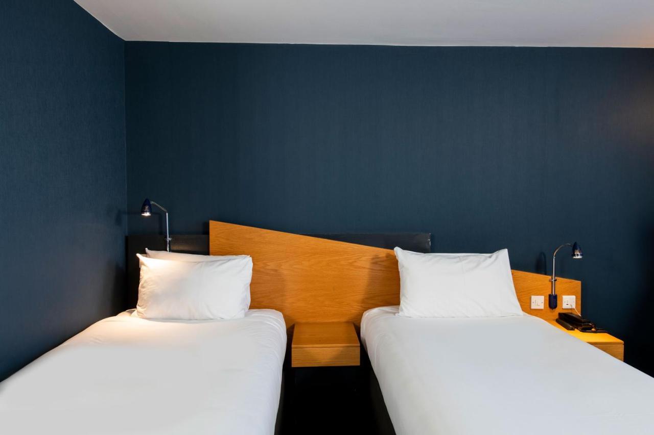 Holiday Inn Express Stirling By Ihg Exterior photo
