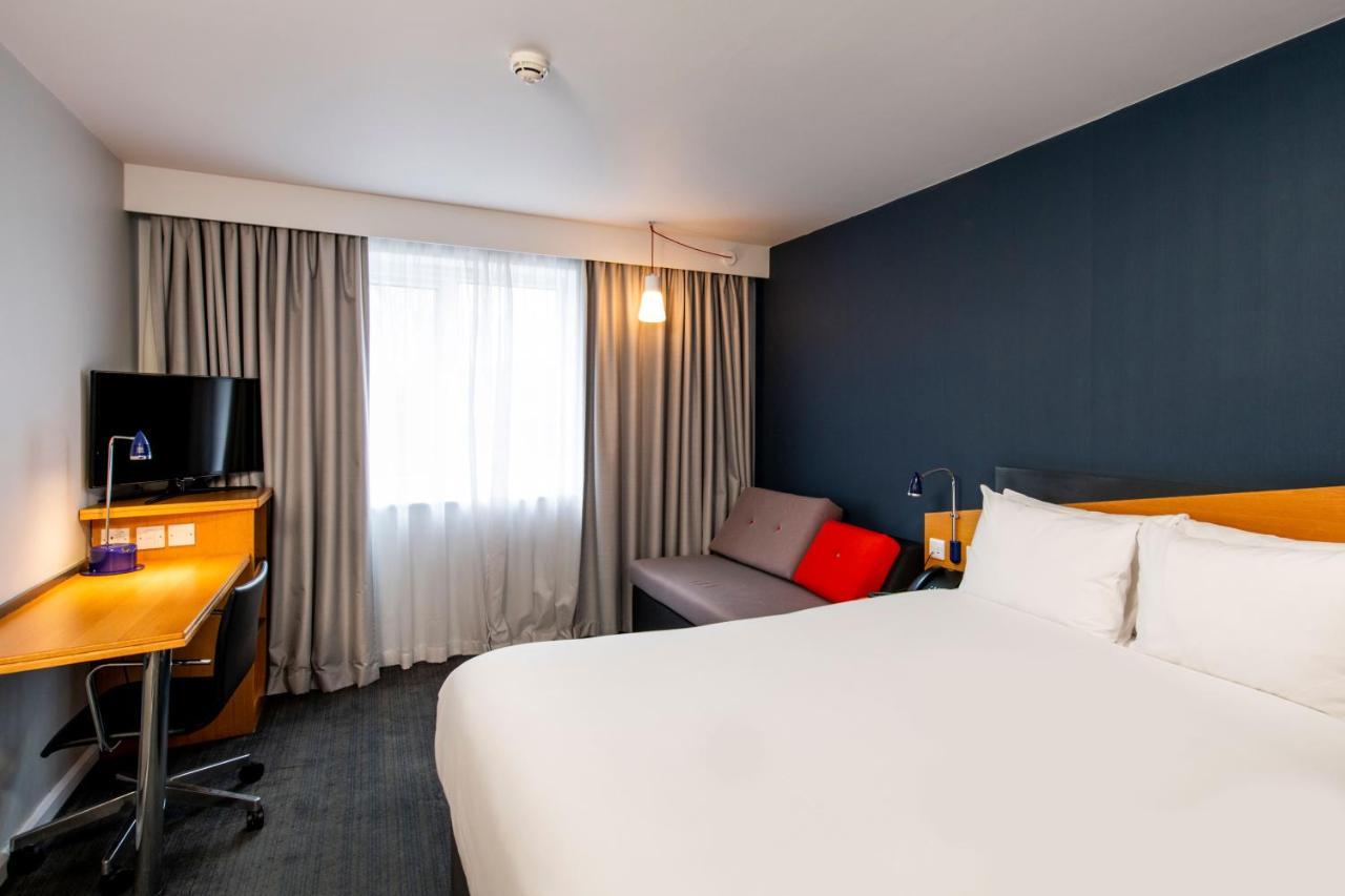 Holiday Inn Express Stirling By Ihg Exterior photo