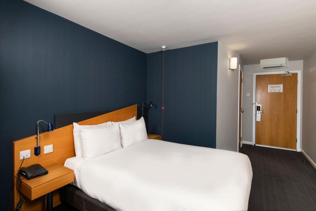 Holiday Inn Express Stirling By Ihg Exterior photo