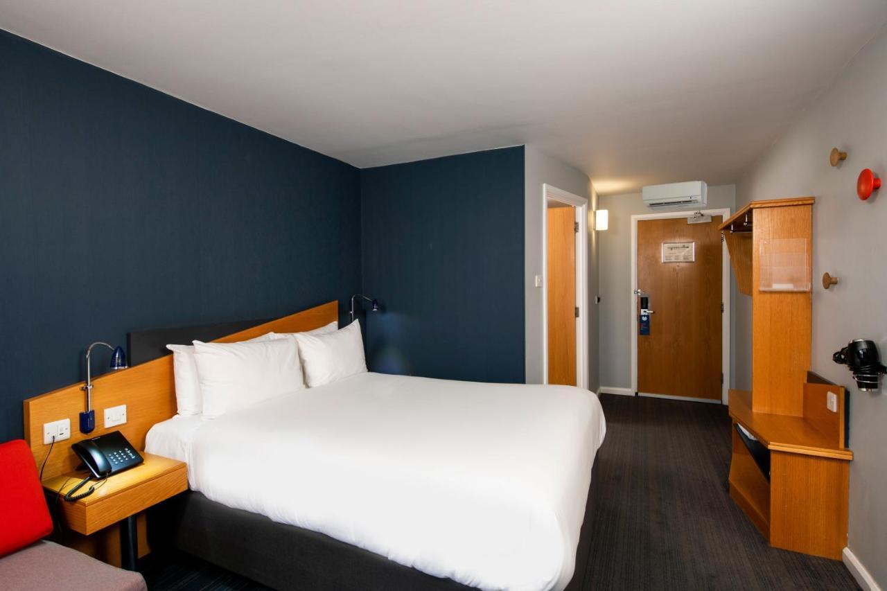 Holiday Inn Express Stirling By Ihg Exterior photo
