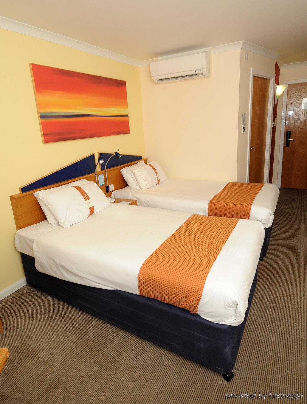 Holiday Inn Express Stirling By Ihg Exterior photo