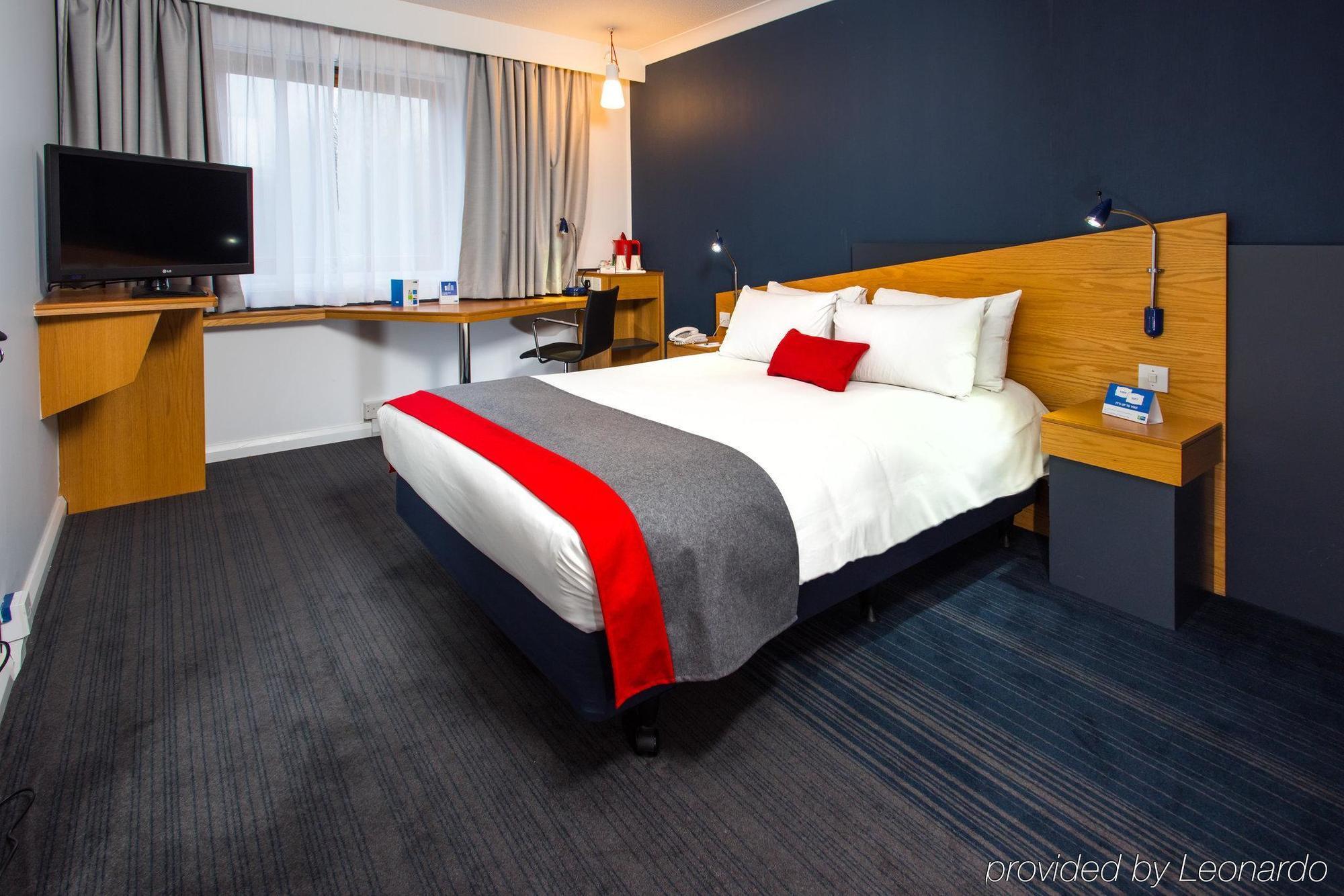Holiday Inn Express Stirling By Ihg Exterior photo