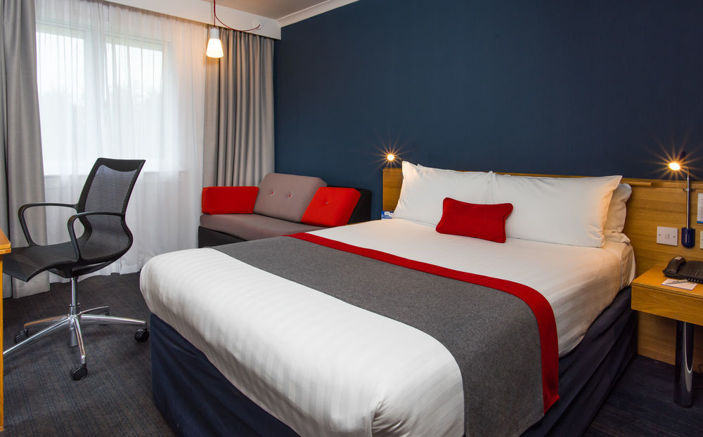 Holiday Inn Express Stirling By Ihg Exterior photo