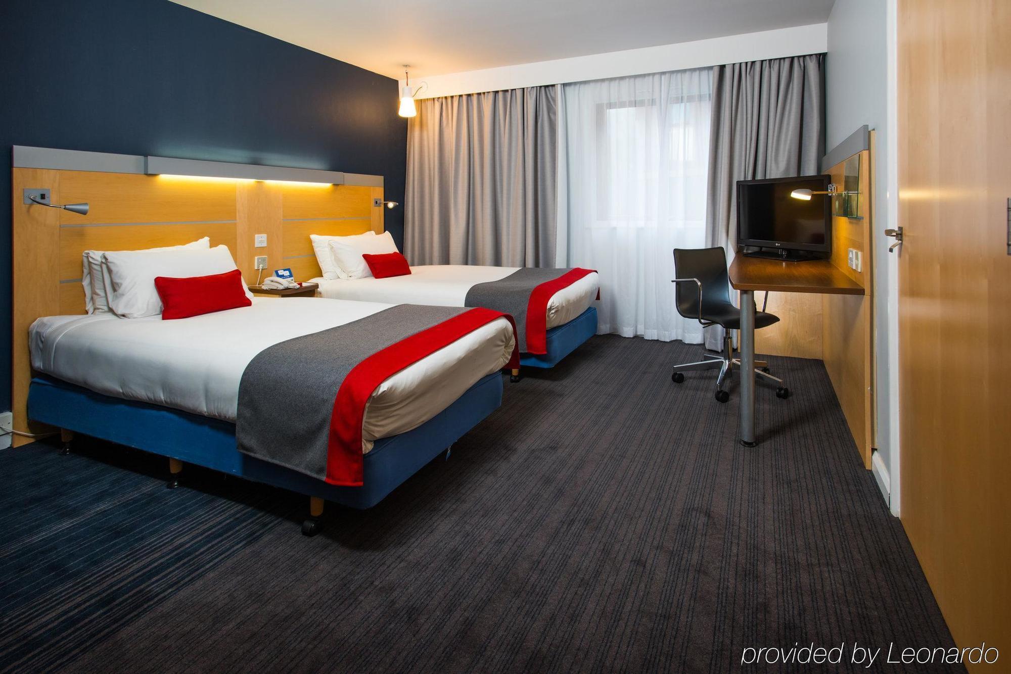 Holiday Inn Express Stirling By Ihg Exterior photo