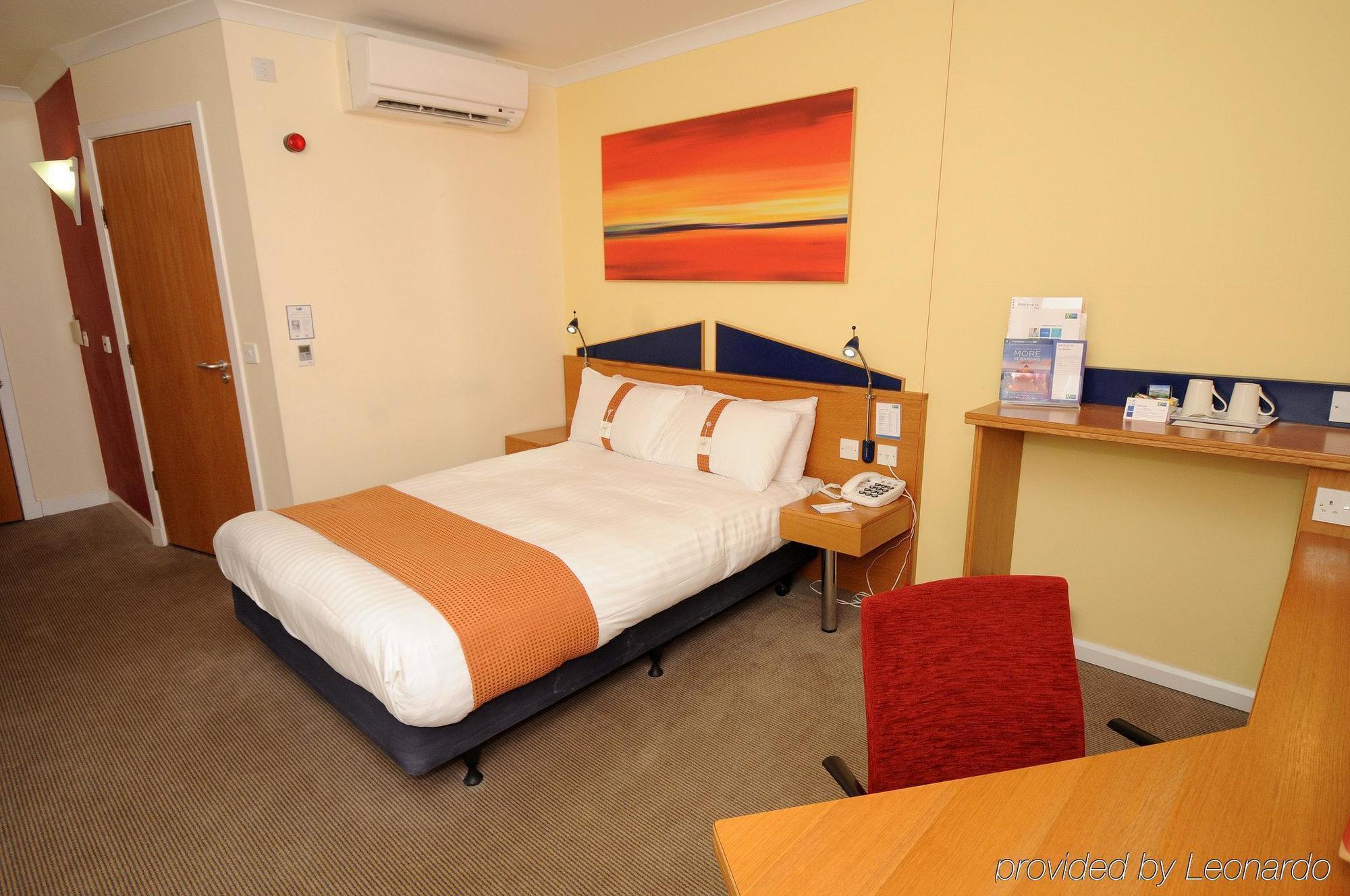 Holiday Inn Express Stirling By Ihg Exterior photo