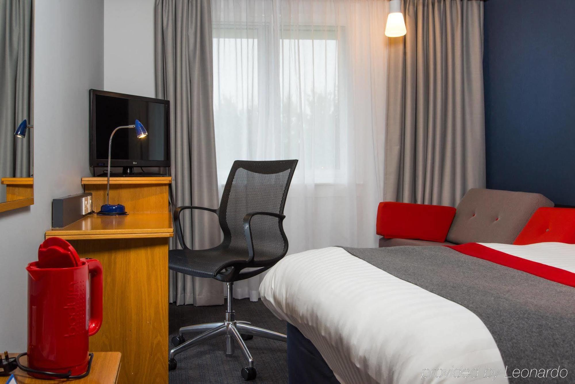 Holiday Inn Express Stirling By Ihg Exterior photo