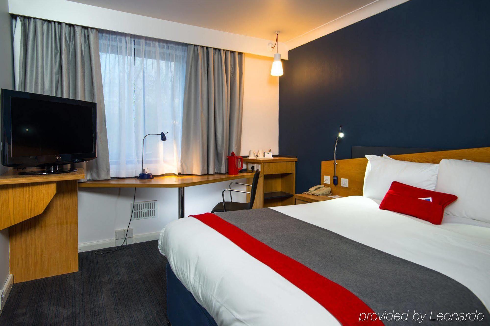 Holiday Inn Express Stirling By Ihg Exterior photo
