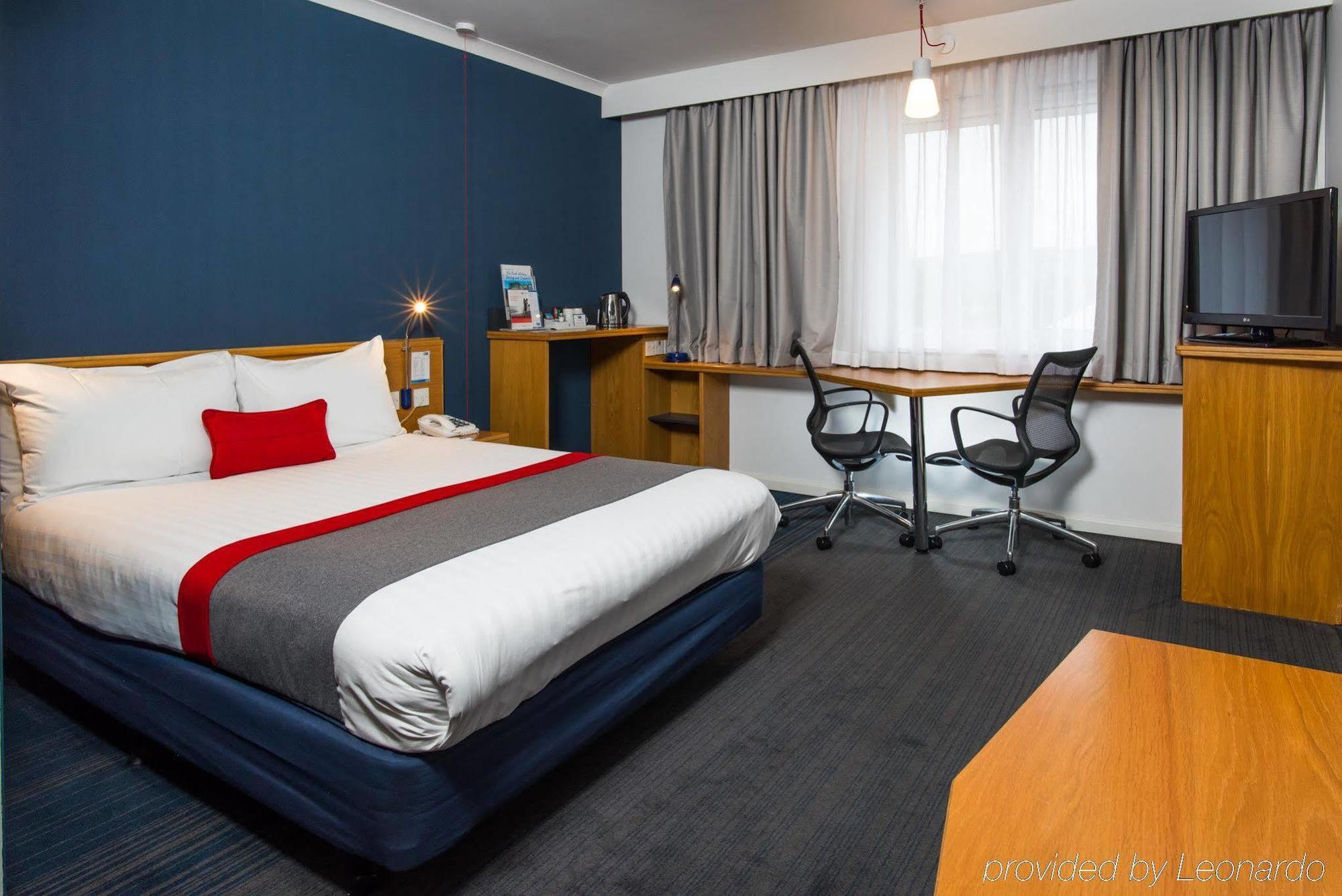 Holiday Inn Express Stirling By Ihg Exterior photo
