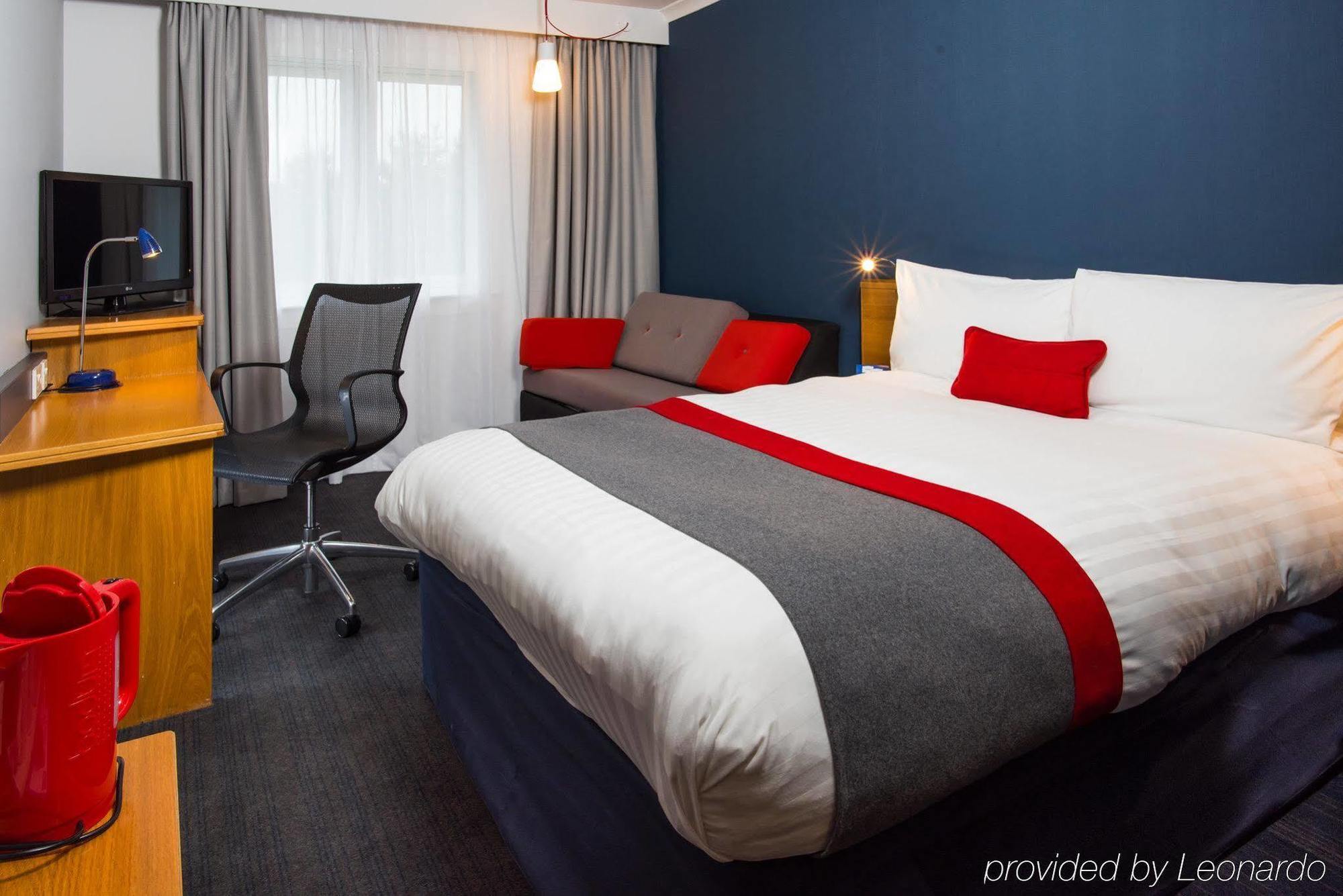 Holiday Inn Express Stirling By Ihg Exterior photo