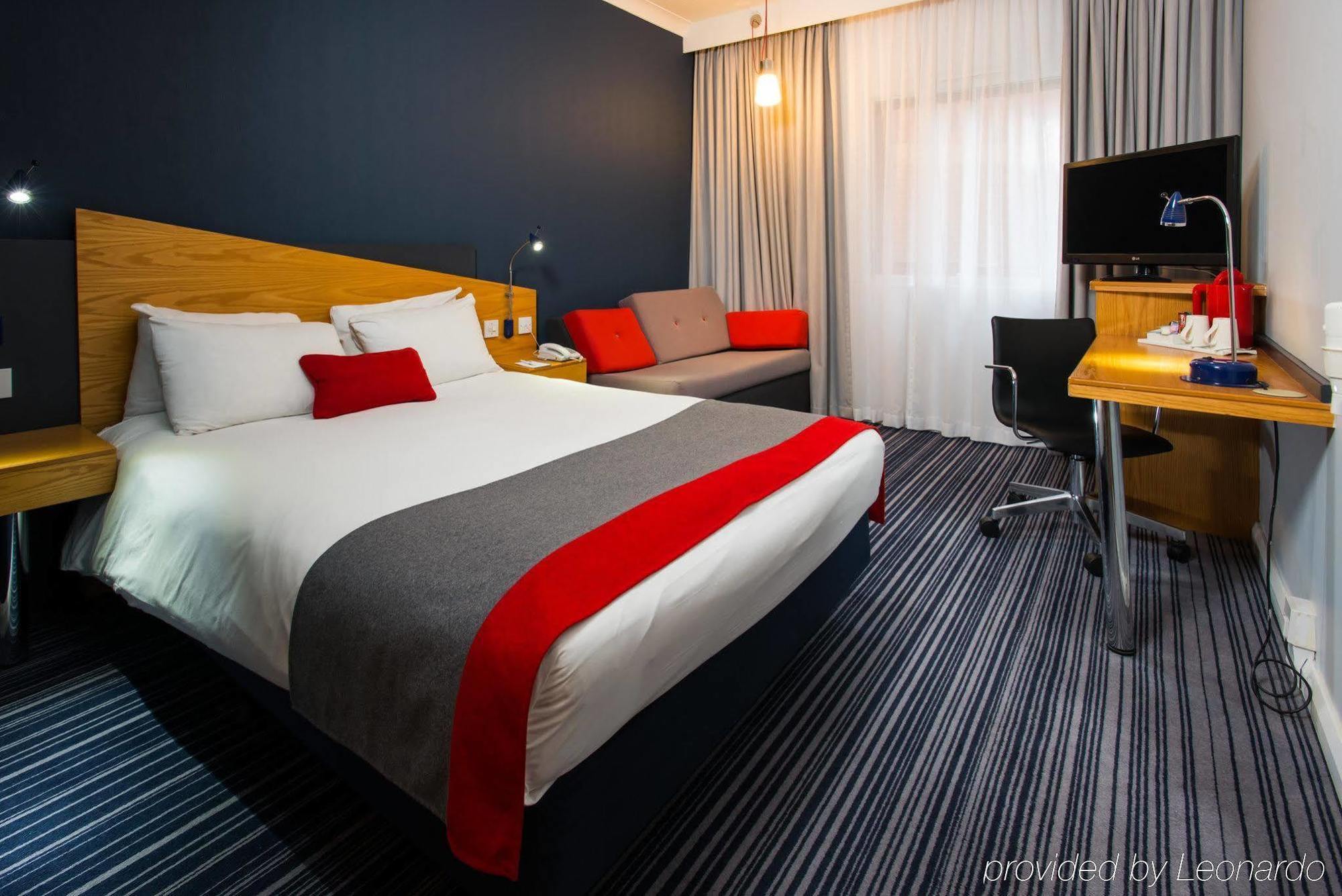 Holiday Inn Express Stirling By Ihg Exterior photo