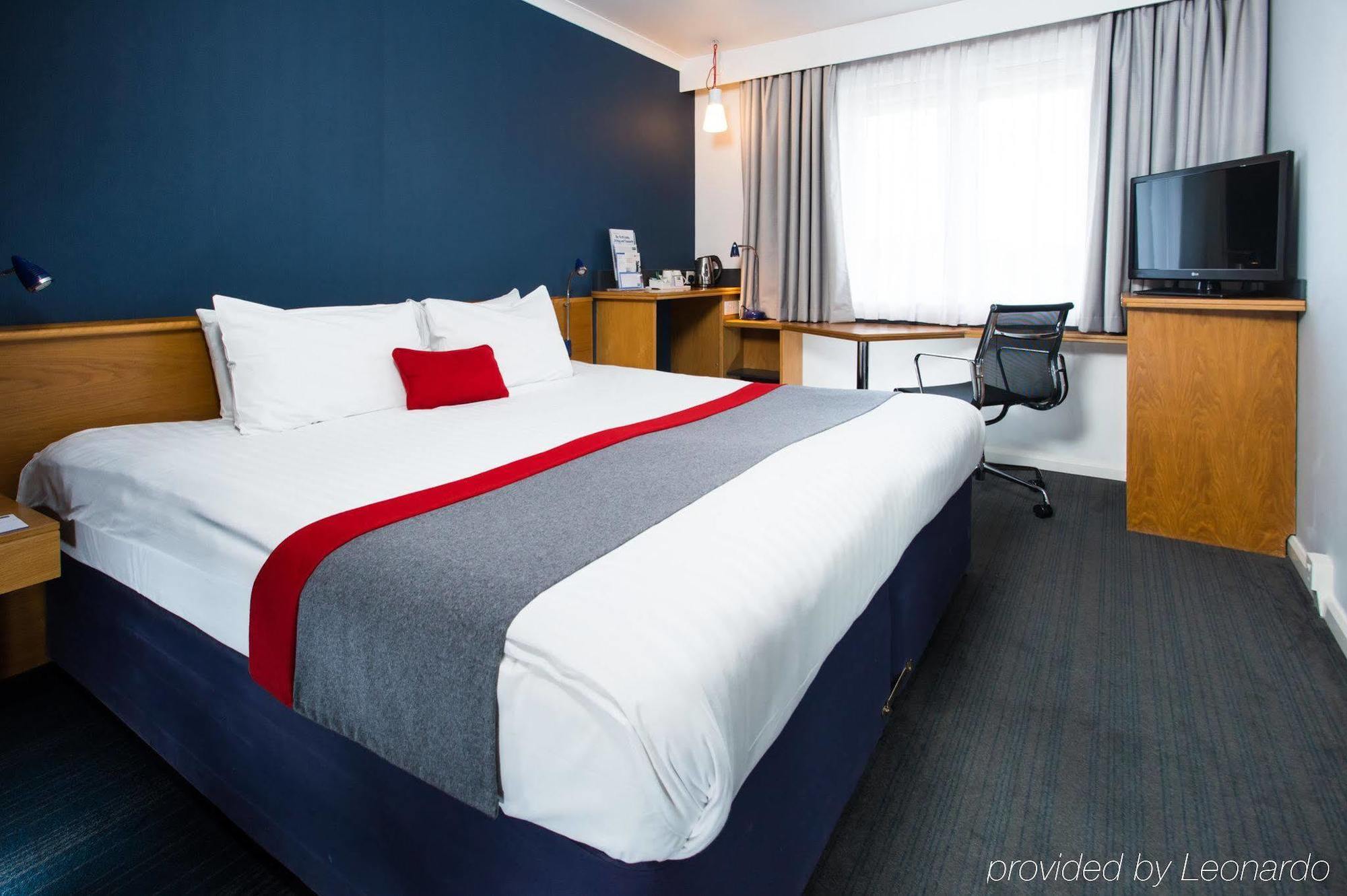 Holiday Inn Express Stirling By Ihg Exterior photo