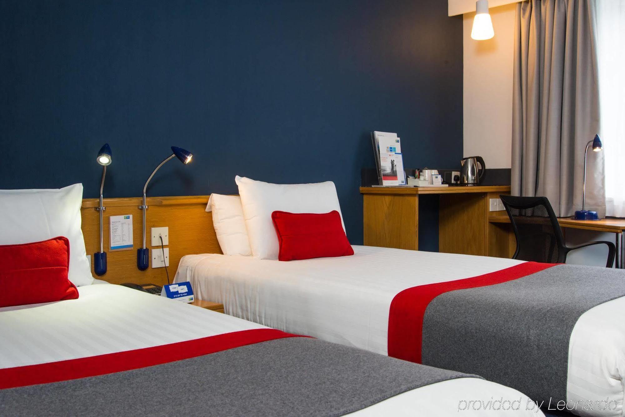 Holiday Inn Express Stirling By Ihg Exterior photo