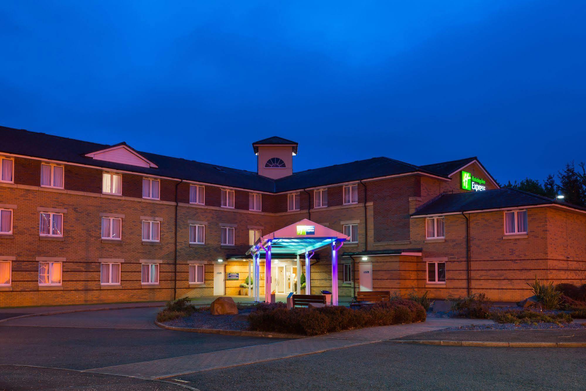 Holiday Inn Express Stirling By Ihg Exterior photo