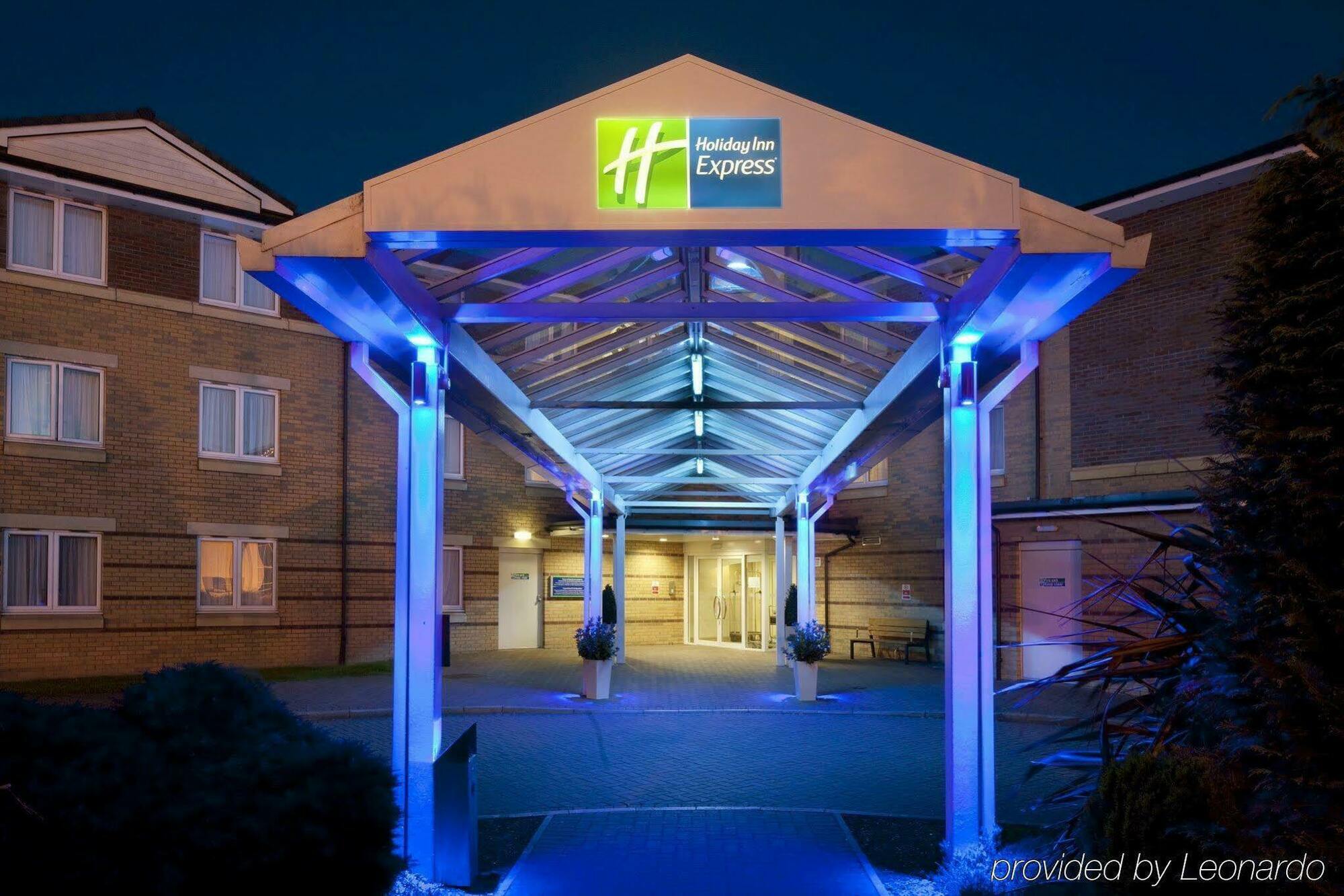 Holiday Inn Express Stirling By Ihg Exterior photo